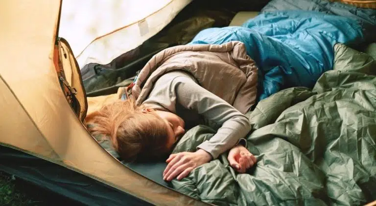 8 Best Blankets for Cold Weather Camping